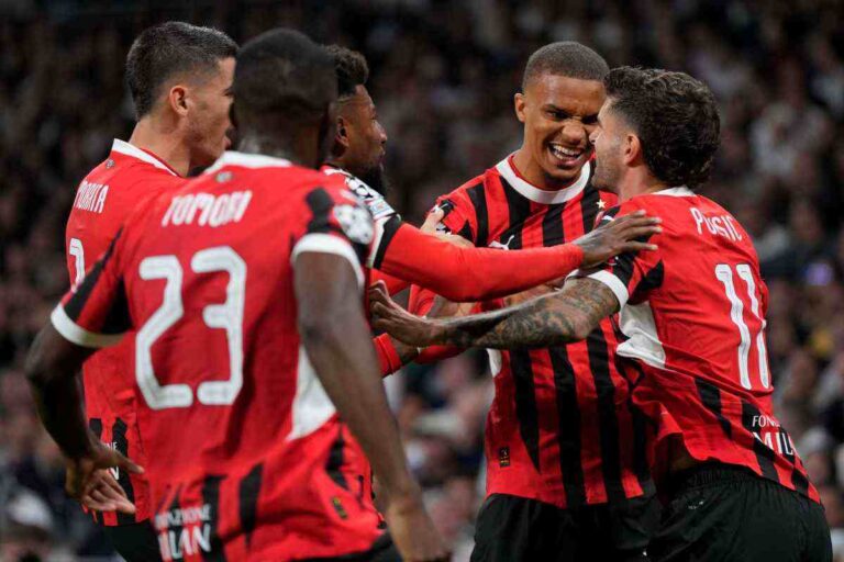 I giocatori del Milan in azione