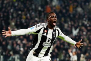 Weah festeggia dopo un gol