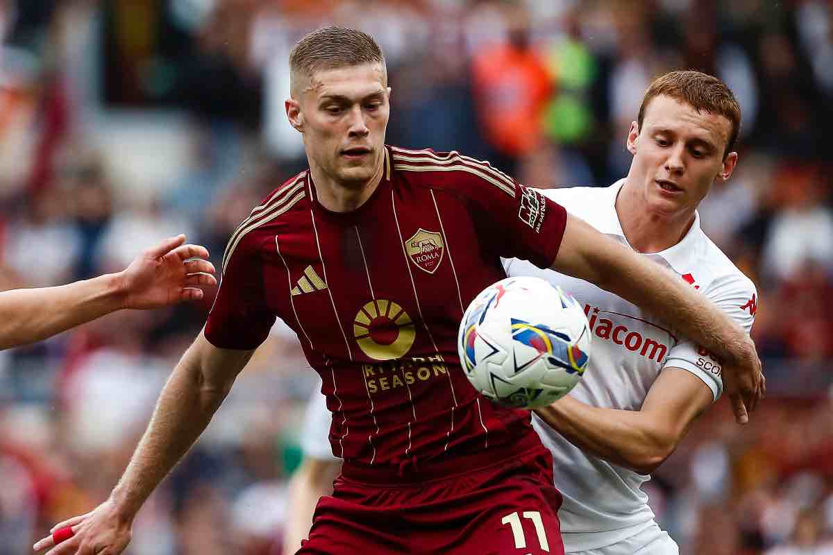 Artem Dovbyk con la maglia della Roma