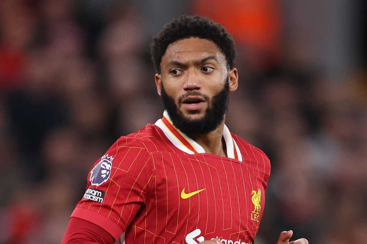 Joe Gomez con la maglia del Liverpool