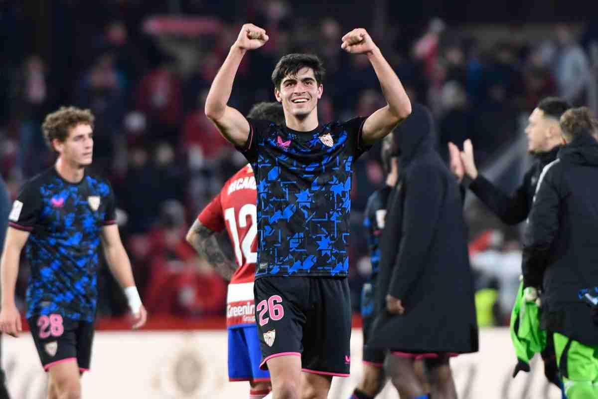 Juanlu esulta con le braccia alzate