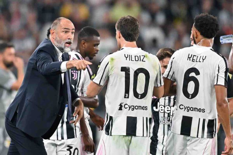 Tudor con Yildiz, Kelly e altri giocatori della Juventus