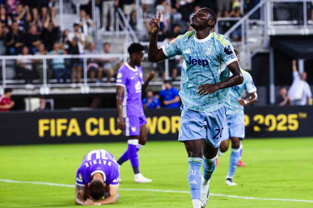 Kolo Muani esulta dopo un gol