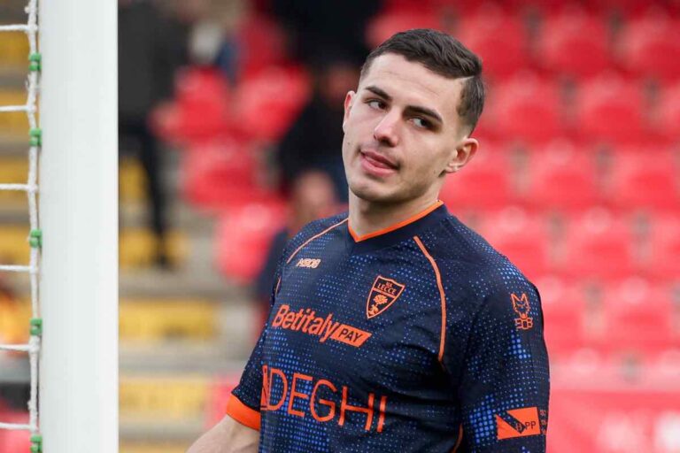 Krstovic in azione con la maglia del Lecce