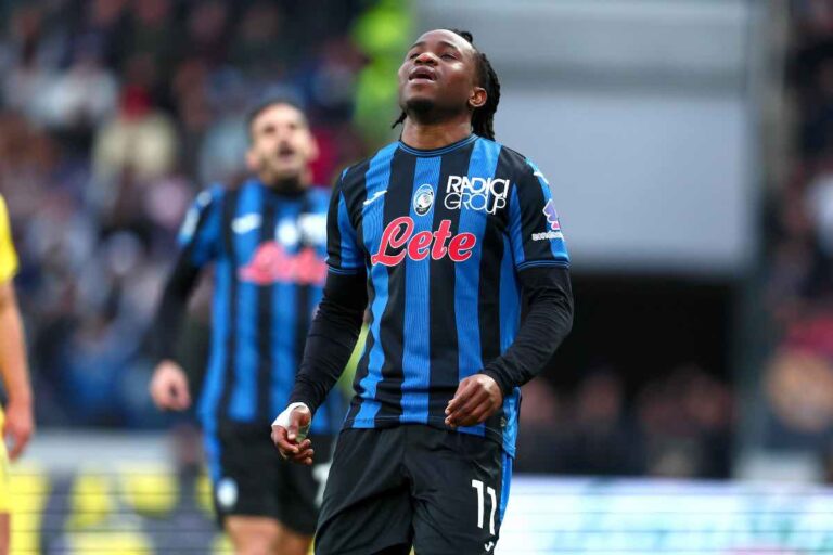 Lookman con la maglia dell'Atalanta