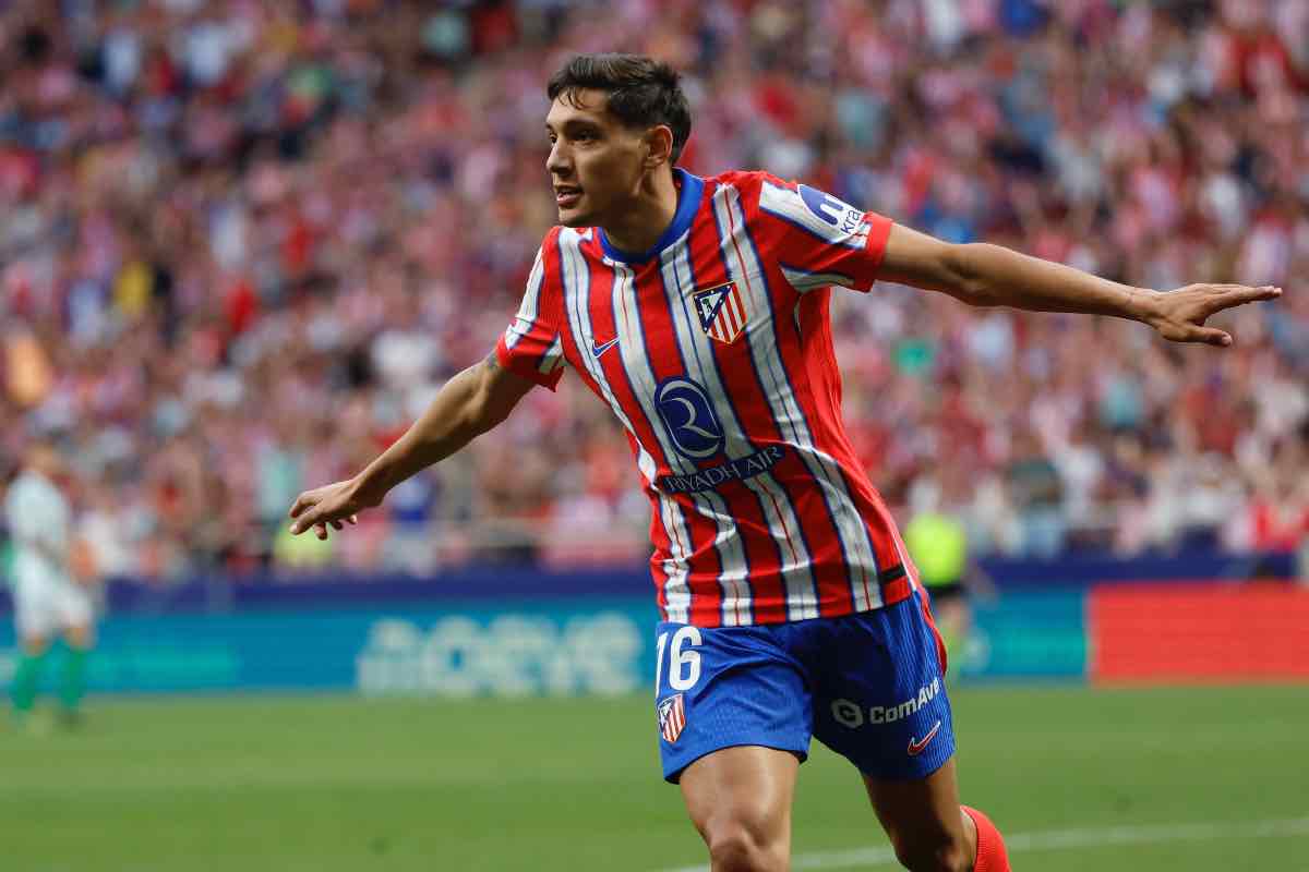 Nahuel Molina con la maglia dell'Atletico Madrid
