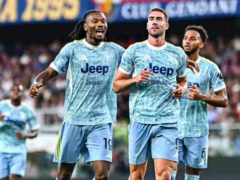 Dusan Vlahovic della Juventus esulta dopo il gol al Genoa
