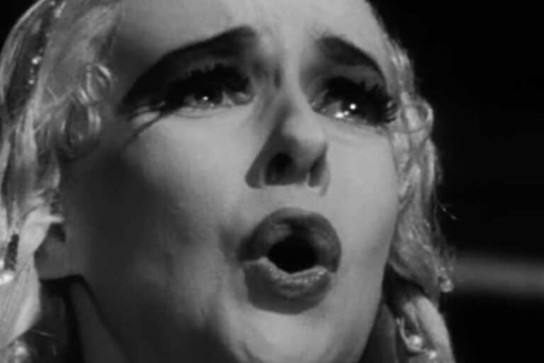 donna in bianco e nero