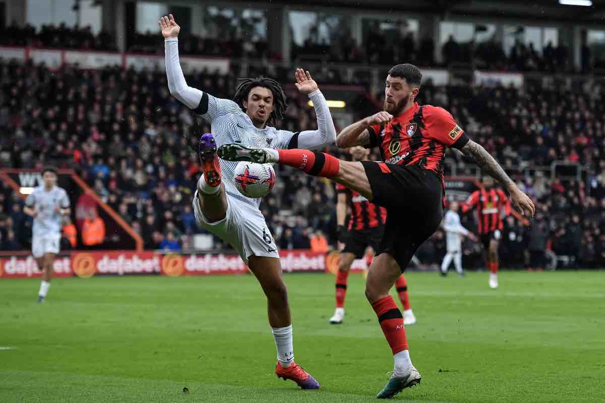 Senesi con la maglia del Bournemouth