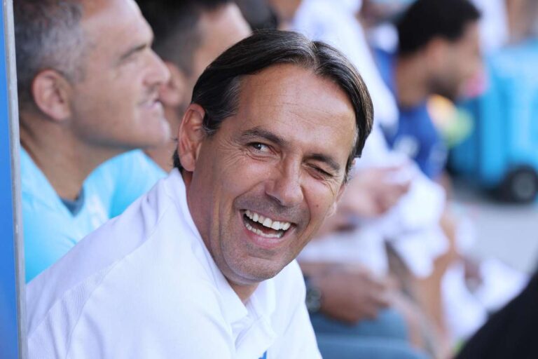 simone inzaghi fa l'occhietto