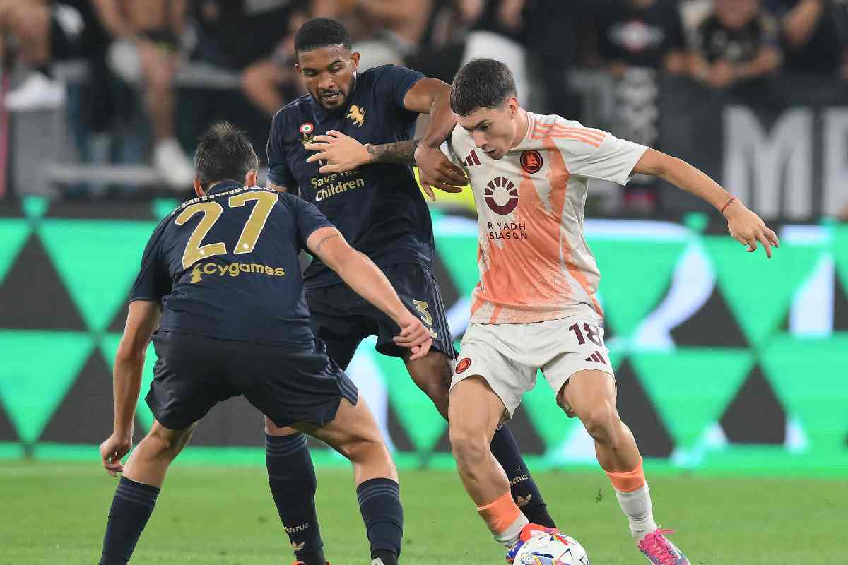 “Ha una gamba più corta dell’altra”, rivelazione shock sul famosissimo calciatore “Ha una gamba più corta dell’altra”, rivelazione shock sul famosissimo calciatore