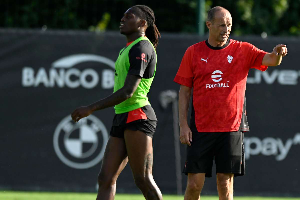 Leao via a gennaio, folle idea Milan: ecco chi è pronto a prenderlo Leao via a gennaio, folle idea Milan: ecco chi è pronto a prenderlo
