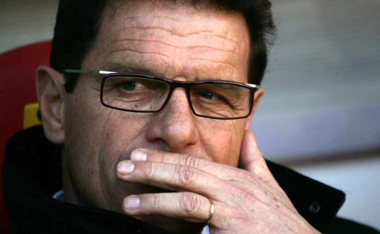 fabio capello riflette in panchina
