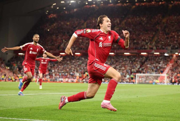 Chiesa esulta dopo un gol