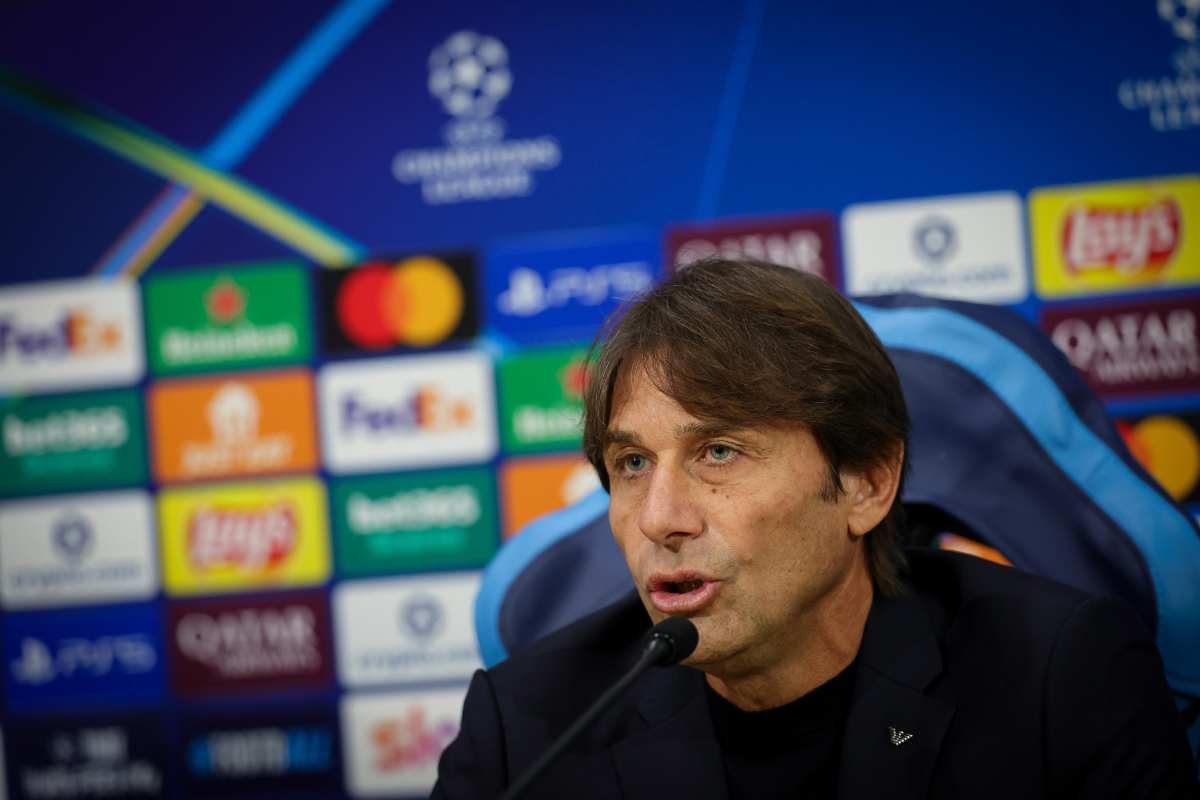 Mercato Napoli bloccato, Conte nei guai: l’annuncio