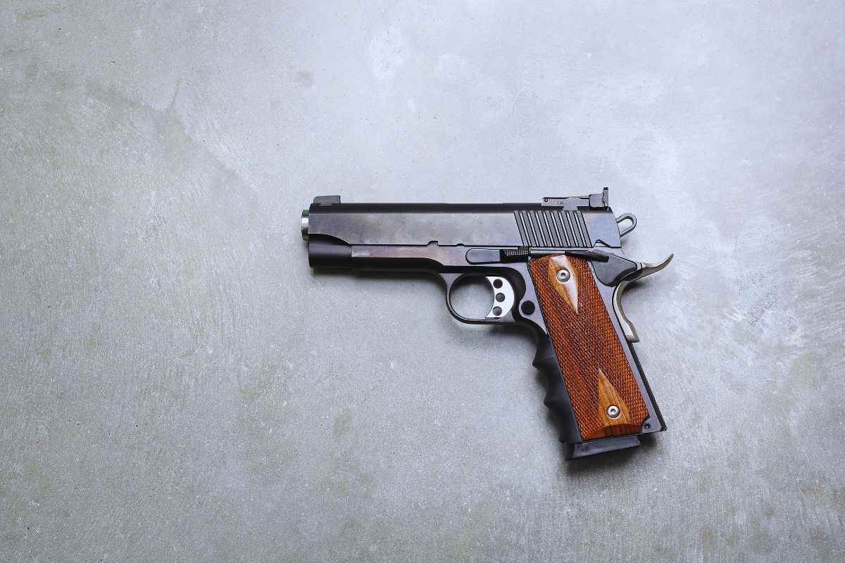 Famoso calciatore italiano minacciato con un’arma, da brividi sulla schiena Famoso calciatore italiano minacciato con un’arma, da brividi sulla schiena