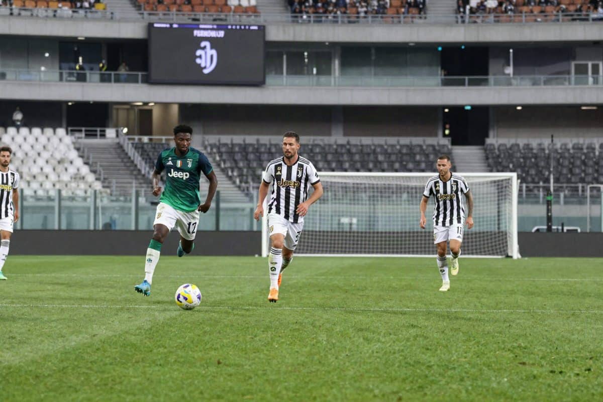 protesta della curva sud juventus non entreranno allo stadio da Tvplay.it protesta della curva sud juventus non entreranno allo stadio